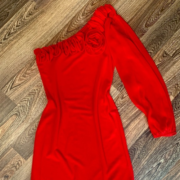One shoulder red dress - Picture 2 of 3